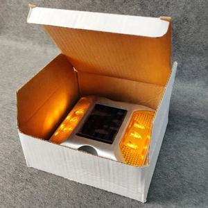 Светодиодные солнечные дорожные светоотражатели: Заводская цена, белый светоотражающий материал, дизайн «кошачий глаз» для навесных дорожных знаков - Product Image 5