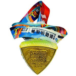 Medaglia Moderna Antica per Maratona in Lega di Zinco, Placcata in Oro, Argento e Bronzo, con Stampa Tipografica Musicale e Croce - Product Image 2