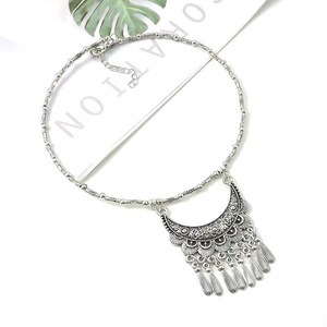 Collar Miao Othere con Borla de Luna Creciente, Colgante Étnico <span class=keywords><strong>Hmong</strong></span> Tallado a Mano con Flecos en Capas, Cadena Delicada de Cuentas de Semillas, Estilo Retro Boho - Product Image 1