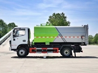Camion à ordures de 8 mètres cubes dédié à la collecte et au transport des déchets urbains