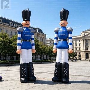 Modèle de soldats Casse-Noisette de la Garde Royale gonflables géants de 4 m pour centres commerciaux, décorations de Noël en extérieur, bord de route, fêtes et événements promotionnels - Product Image 1