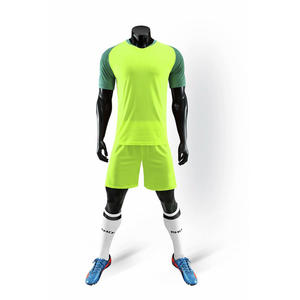 Camisetas de fútbol al por mayor de alta calidad, uniforme de fútbol recortado ajustado callejero de gran tamaño con diseño de tira de sublimación personalizado - Product Image 1