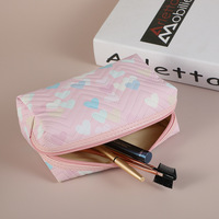 Trousse de Toilette de Voyage Grande Capacité Portable avec Fermeture Éclair et Logo Cœur Contrastant – Style Tendance