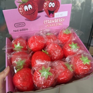 Nouveau jouet créatif anti-stress en forme de fraise, boule de farine à rebond lent, jouet en silicone TPE pour enfants - Product Image 3