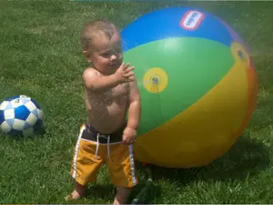 Bola semprotan air tiup cipratan musim panas, ramah keluarga, dapat digunakan kembali dengan nosel pengisi mudah untuk kolam, pantai, dan bermain rumput