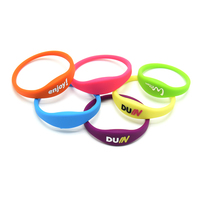 Bracelet en Silicone réglable NFC personnalisé de haute qualité 13.56MHz RFID doux confortable pour les personnes âgées piscine utiliser 1k hôtels