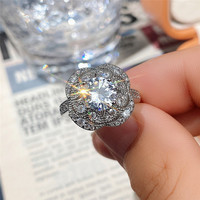 Kadınlar için Kübik Zirkonya Çiçek Yüzük, 8mm, Beyaz Altın Kaplama Pirinç Vintage Çiçek Halo, Beyaz Altın