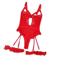 Bodysuit renda bunga pink manis dengan potongan cutout, aksen ruffle, dan garter belt, pakaian dalam wanita romantis bergaya feminin.