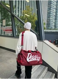 Bolsa de lona redonda LILALILA en tela de algodón, estilo casual, con asa única, bolsa de viaje con cierre de cremallera y personalizable. - Product Image 6