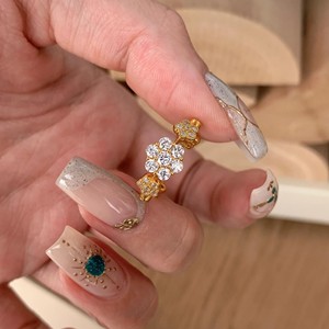 Bague en argent pur S925 à cinq rangées de fleurs, bague à fleurs incrustée de diamants, romantique et exquise, luxe léger 18K, accessoire de mode polyvalent - Product Image 2