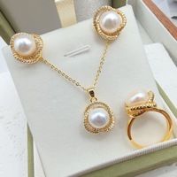 Ensemble de perles élégant et polyvalent pour femmes, collier, boucles d'oreilles et bague avec élément camélia, 3 pièces, accessoires de bijoux haut de gamme pour cadeau de vacances