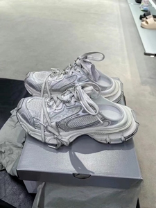 Chaussures de sport respirantes de marque luxueuse pour l'été, conçues par un créateur de mode, avec des semelles épaisses et un ajustement confortable. - Product Image 2