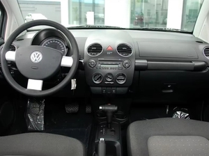 Voiture d'occasion à <span class=keywords><strong>vendre</strong></span> : Beetle 2.0T S 2013, traction avant, 1 à 4 cylindres, automatique, cabriolet/4 places, pas cher. - Product Image 3