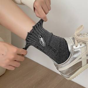 Nouvelles chaussettes mi-mollet unies délavées pour hommes et femmes, avec motifs chic, tendance, élégantes, confortables et extensibles, pour un style décontracté. - Product Image 5