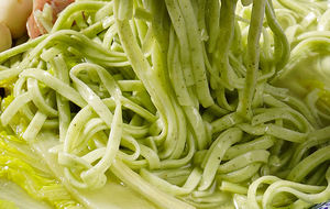 Nouilles de haute qualité, saines et hypocaloriques, aux feuilles de mûrier, courge amère et céleri, en polyester, pour usage promotionnel familial - Product Image 6