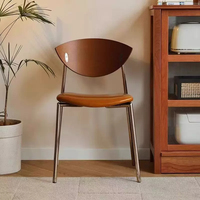 Chaise de salle à manger en bois massif de style mi-siècle, design léger et luxueux, style café décontracté, dossier en fer design, mobilier de maison, rembourrage doux