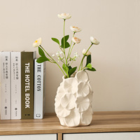 Cremefarbene Keramikvase Moderner Minimalistischer Rustikaler Stil Rein Handgefertigtes Dekorationsstück für Wohnzimmer Eingangsbereich Trockenblumen