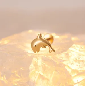 Perhiasan Titanium lapisan emas 18k, anting-anting bentuk lumba-lumba, tindik badan Titanium trendi