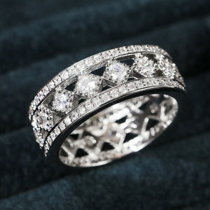 Anillo de cristal pavé para mujer, elegante, minimalista, moderno, accesorio para uso diario y fiestas - Product Image 1