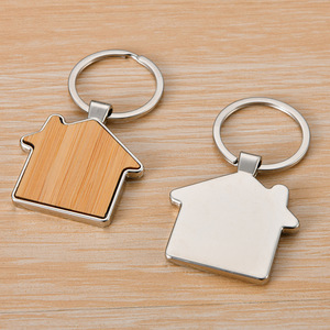 Bán Buôn Tùy Chỉnh Thiết Kế In & Khắc Tên Giáng Sinh Dễ Thương Bằng Gỗ Keychain Phổ Biến Trống Kim Loại Bằng Gỗ Keyring - Product Image 3