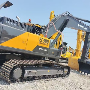 Excavadora de cadenas Volvo EC300 de alta resistencia, amarilla, equipo de construcción, 1 año de garantía, 180 kW de potencia, 30000 kg de peso, alta capacidad de excavación - Product Image 5