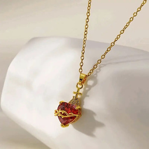 Collana da Donna con Ciondolo a Cuore con Spine, Romantica con Pietra Rossa, Catena per Clavicola, Gioiello di Moda Dolce e Audace - Product Image 2