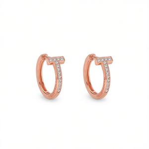 Orecchini a Cerchio Venezia Gold E4241 in Oro Rosa con Incastonatura a Canale di Diamanti, Design Minimalista con Lettera T, per Uso Quotidiano Femminile - Product Image 1