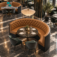 Ensemble de sièges de restaurant personnalisables, banquette incurvée capitonnée en cuir camel, table à manger en marbre, chaises en velours, fabricant OEM ODM Chine