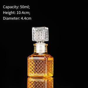 Bouteille à <span class=keywords><strong>whisky</strong></span> miniature personnalisée avec logo, 50 ml, en verre taillé, petite carafe à liqueur pour cadeaux de mariage - Product Image 5