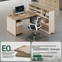 Bureau de travail finctionnel double face avec écran, combinaison libre, style moderne et minimaliste, ensemble bureau et chaise pour personnel, poste de travail