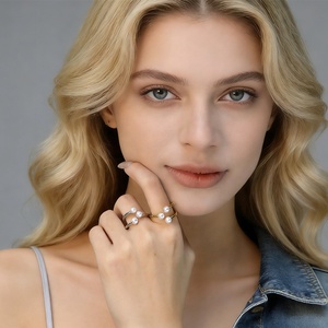 Bagues en acier inoxydable plaqué or 18 carats à trois couches de perles pour femmes, bijoux de mariage et de fiançailles, minimalistes et empilables, ouvertes - Product Image 1