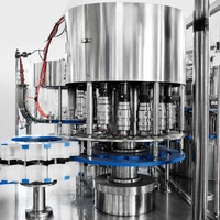 Machine de remplissage isobare de boissons gazeuses à prix d'usine 8000 BPH, équipement automatique 3-en-1 pour l'embouteillage de bouteilles PET de 200 ml