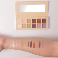 Palette de fards à paupières 12 couleurs mate, waterproof, nude, scintillante, métallique, pailletée, marque privée, sans cruauté animale, végane, sans produits chimiques
