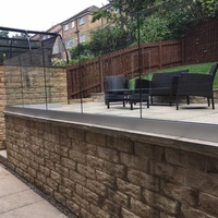 Profilé en U en aluminium à prix d'usine pour système de balustrade en verre moderne, usage hôtelier, résistant à l'eau et à la rouille