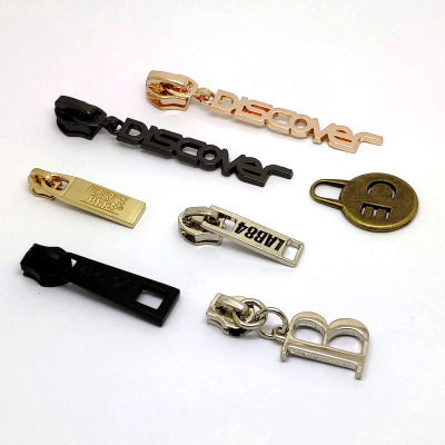 Пользовательский выгравированный логотип металлический бренд молния тянуть пользовательский мешок металлическая молния ползунок Съемник для сумочки одежды