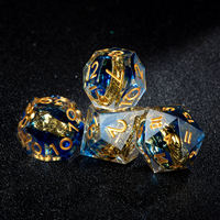 Ensemble de dés en résine à bords tranchants personnalisables de qualité supérieure avec anneau doré pour collection de cadeaux de joueur de DND RPG