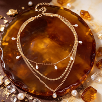 Colliers de luxe en alliage avec imitation de perles, bijoux élégants, pendentifs raffinés, pour cadeau, pour femmes, à porter au quotidien