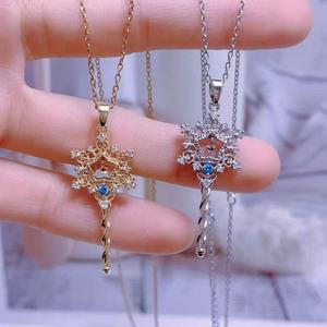 Collana con Ciondolo Hello Cat Personalizzato, Abito Rosso con Accenti in Zirconia, Gioielli Placcati Oro per Donne, Regali all'Ingrosso - Product Image 4