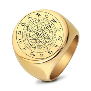 Bague Constellation Ronde pour Homme 22mm en Acier Doré, Design Géométrique, Style Rétro, Bijou Cadeau - Product Image 2