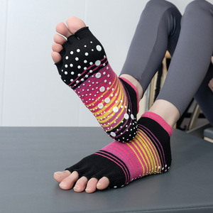 Venta al por mayor <span class=keywords><strong>de</strong></span> <span class=keywords><strong>calcetines</strong></span> <span class=keywords><strong>de</strong></span> Punta abierta para <span class=keywords><strong>yoga</strong></span> y pilates, <span class=keywords><strong>calcetines</strong></span> <span class=keywords><strong>de</strong></span> algodón transpirables antideslizantes para mujeres, <span class=keywords><strong>calcetines</strong></span> <span class=keywords><strong>de</strong></span> <span class=keywords><strong>yoga</strong></span> antideslizantes para el pelo <span class=keywords><strong>de</strong></span> una pieza para <span class=keywords><strong>Amazon</strong></span> - Product Image 3