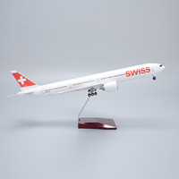 Modèle d'avion simulé Boeing B777 Swiss Airlines à l'échelle 1/157, 47 cm, avion de ligne d'aviation civile avec lumières et train d'atterrissage