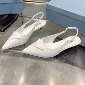 Sandales plates à nœud pour femme, blanches brillantes, minimalistes, antidérapantes, respirantes, à enfiler, pour le travail et les déplacements - Product Image 1