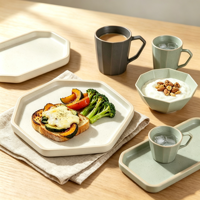 Service de table en céramique heptagonal multicolore, assiettes, bols et tasses en grès géométriques à bords bruts pour café, restaurant, maison, personnalisable