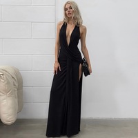 Robe longue d'été asymétrique à col en V profond, dos nu et style licou pour soirée