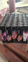 50 pièces de briquets en plastique DY-F028 économiques et résistants au vent, en boîte standard