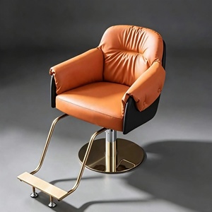 Fauteuil de Barbier en Cuir Crème, Hydraulique et Pivotant, avec Repose-Pieds – Mobilier de Salon de Coiffure Moderne - Product Image 4