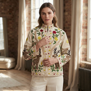 Chaqueta Vintage Crema Bordada para Mujer, Cuello Alto, Cierre de Cremallera, Patrón de Ciervo, Abrigo de Invierno - Product Image 1