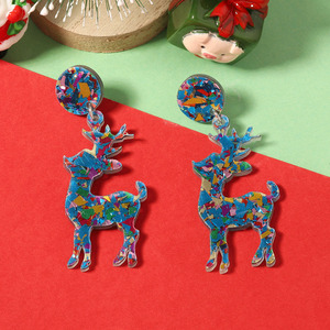 Pendientes Colgantes de Acrílico con Diseño de Reno Navideño, Coloridos y con Confeti, Joyería Creativa para Mujeres, para Fiestas Navideñas - Product Image 4