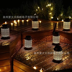 Lanterne solaire en fer pour extérieur, style rétro, découpe à points, décoration de jardin en métal, lumière suspendue, résistante à l'eau, LED - Product Image 2