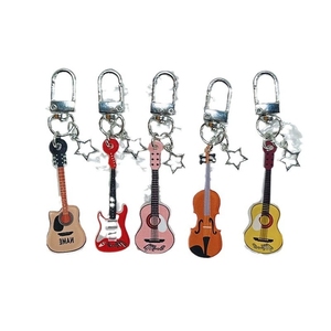 Colgante de acrílico estilo INS con forma de instrumento, llavero de guitarra de doble cara estilo rock para decoración de bolsos - Product Image 1